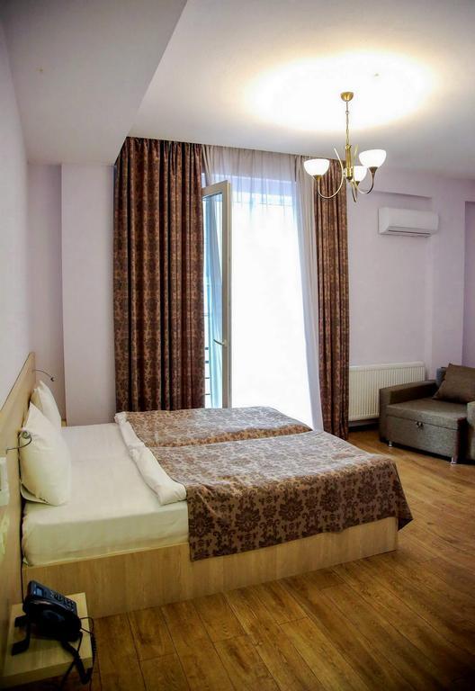 Hotel Feri Тбилиси Екстериор снимка