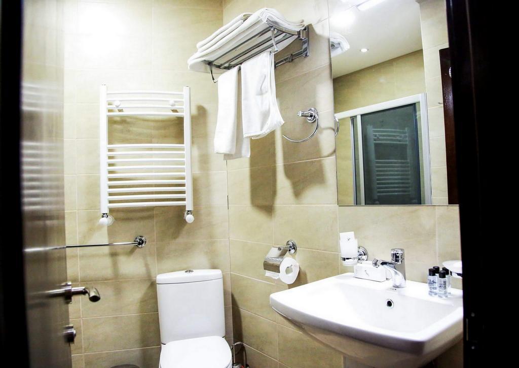Hotel Feri Тбилиси Екстериор снимка