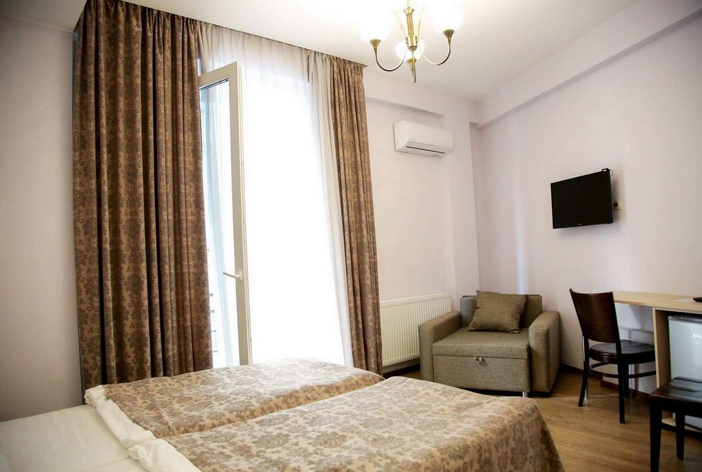 Hotel Feri Тбилиси Екстериор снимка