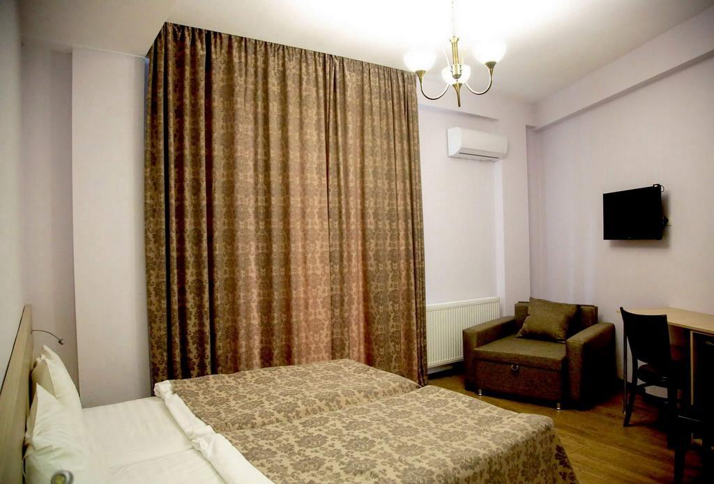 Hotel Feri Тбилиси Екстериор снимка