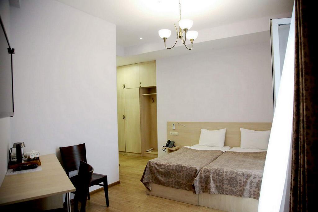 Hotel Feri Тбилиси Екстериор снимка