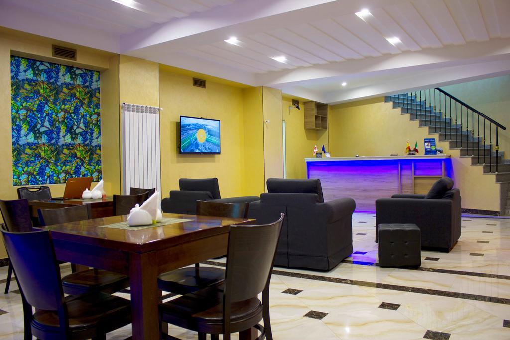 Hotel Feri Тбилиси Екстериор снимка