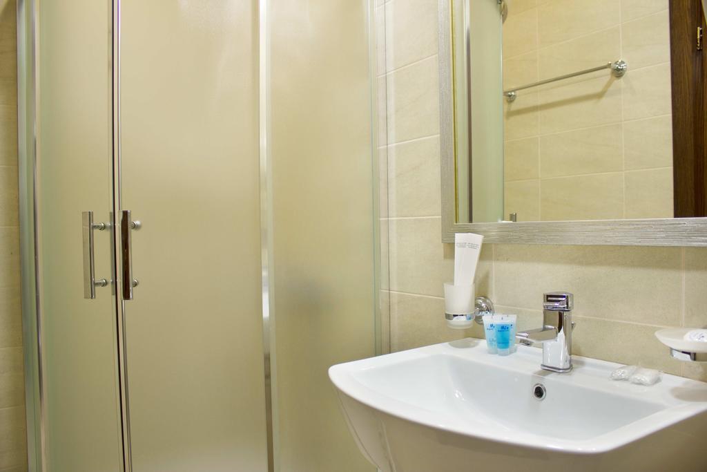 Hotel Feri Тбилиси Екстериор снимка