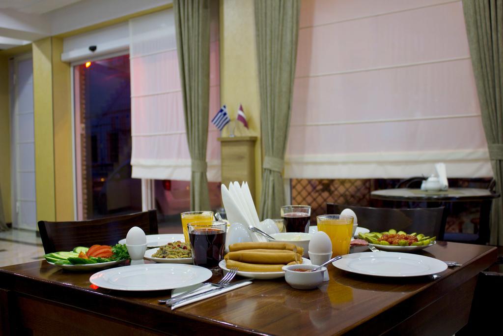 Hotel Feri Тбилиси Екстериор снимка
