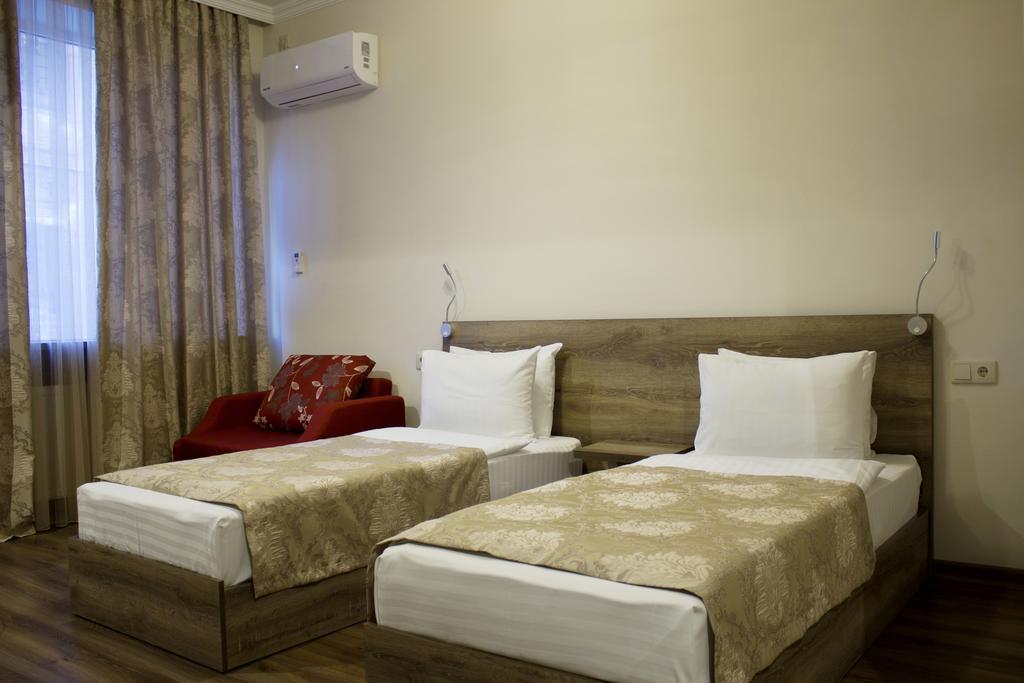 Hotel Feri Тбилиси Екстериор снимка