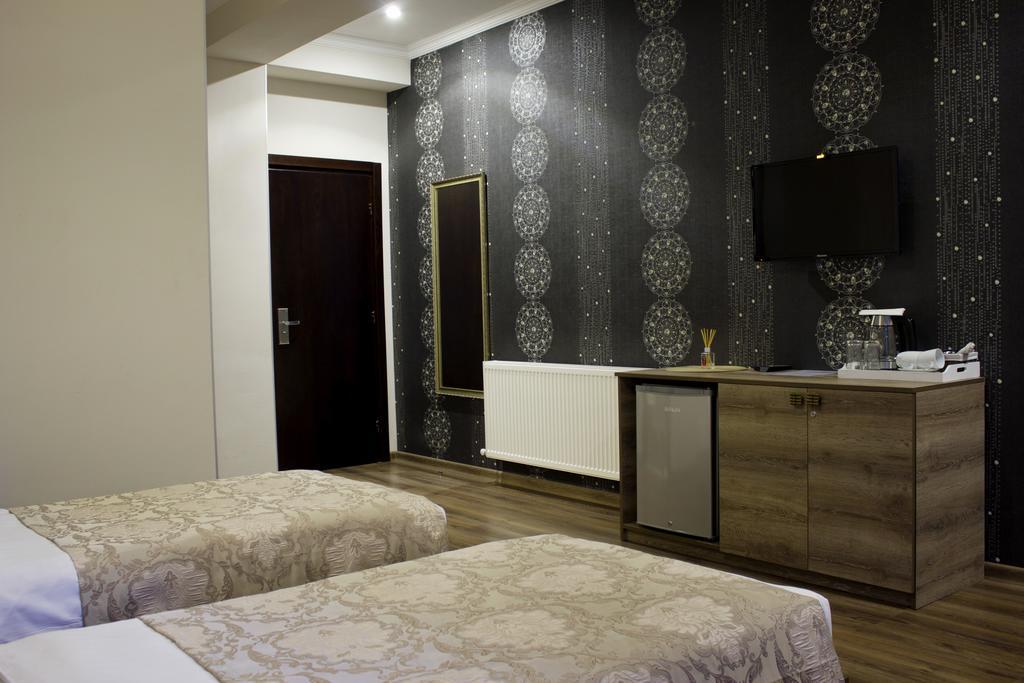 Hotel Feri Тбилиси Екстериор снимка
