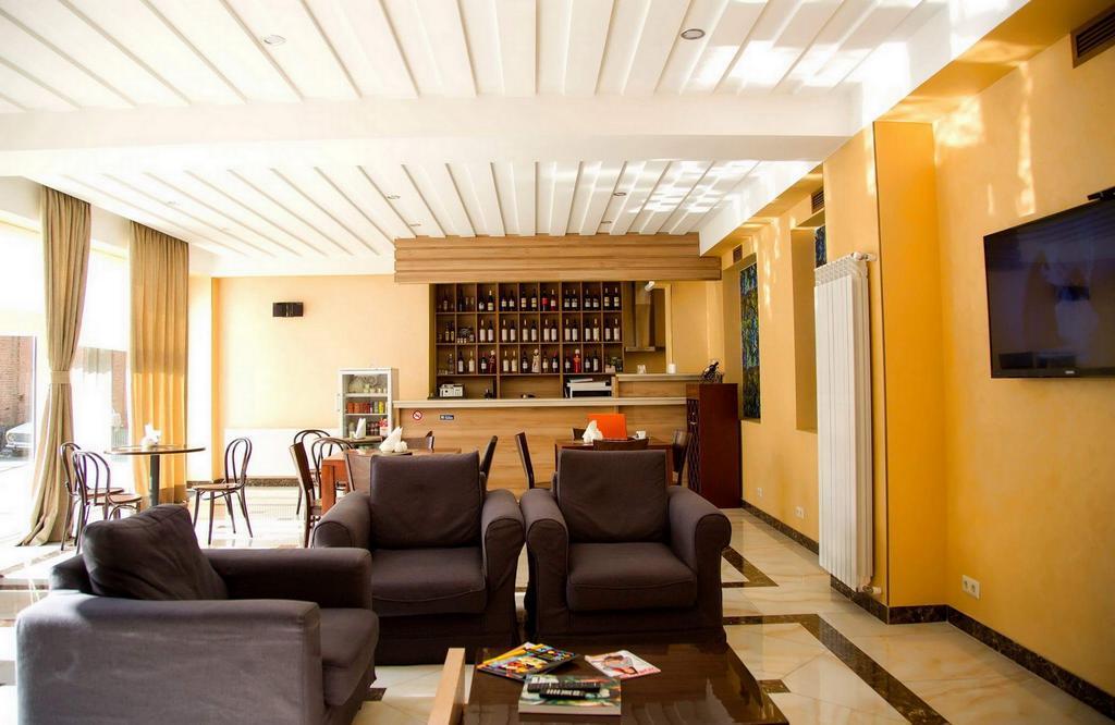 Hotel Feri Тбилиси Екстериор снимка