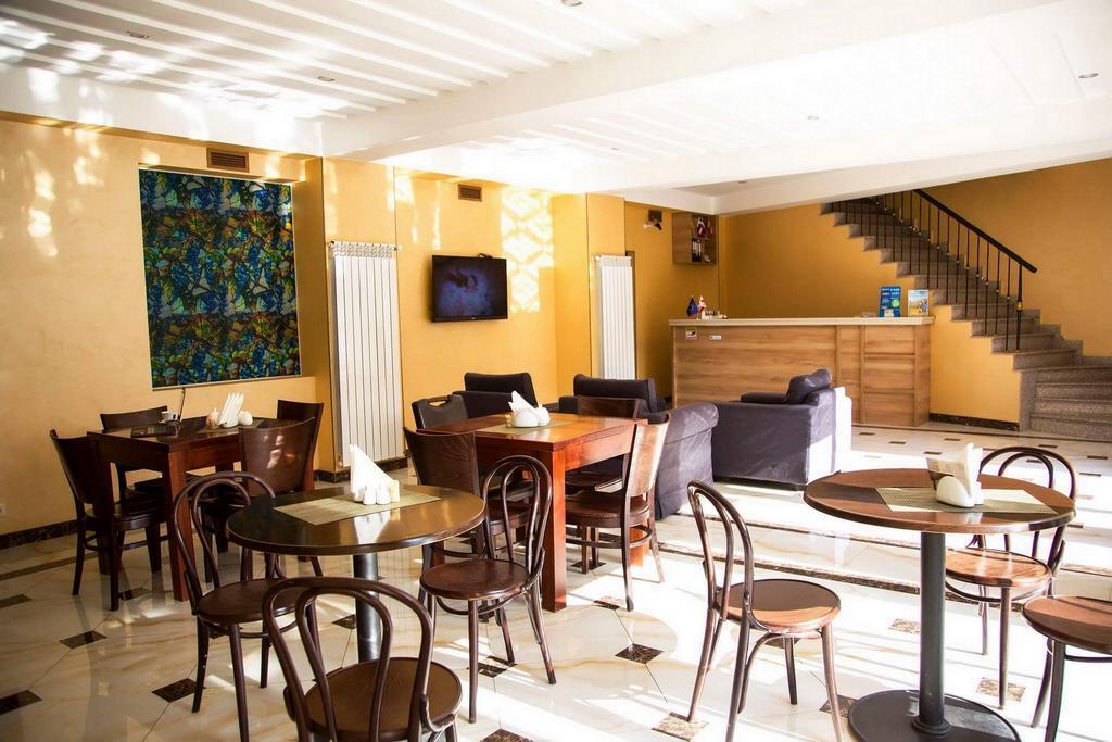Hotel Feri Тбилиси Екстериор снимка